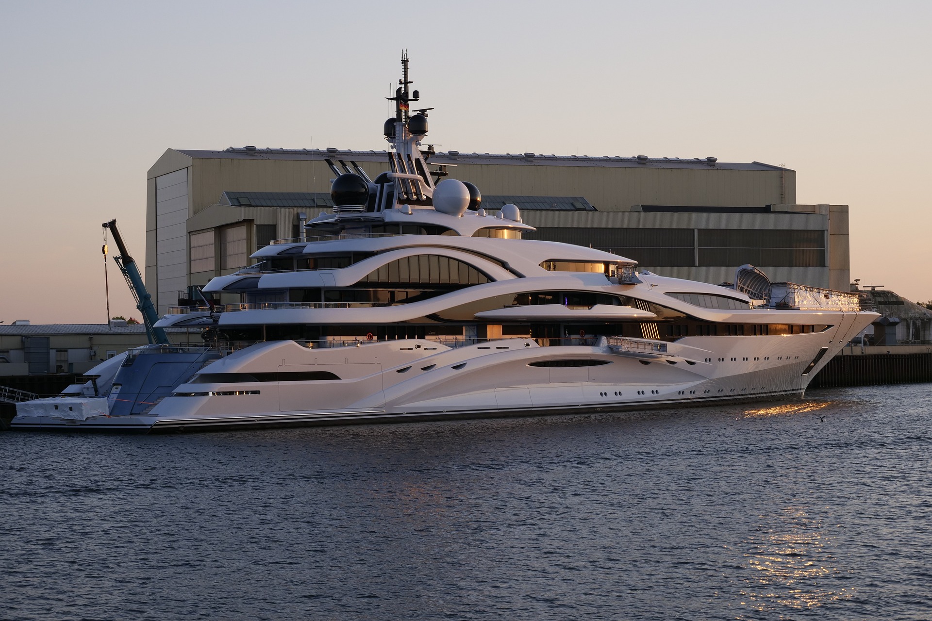 luxury-yacht-3430348_1920